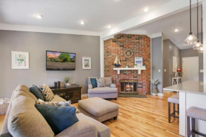 The Luxe at Abbey Villa - Gas Fireplace - King Master - Large Covered Balconies -Pool View